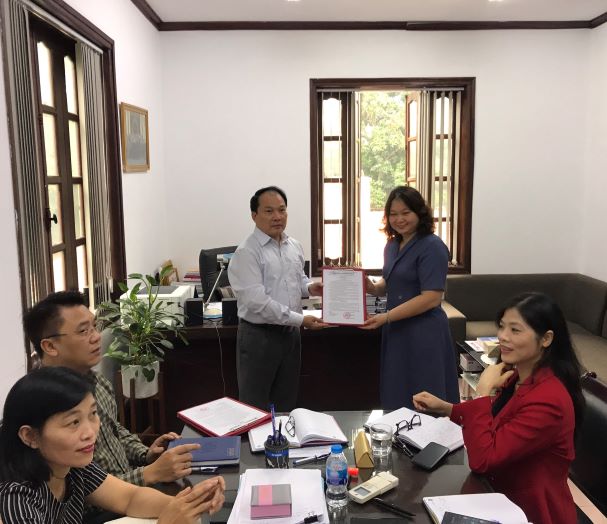 Trao Quyết định bổ nhiệm cho đồng chí Trần Cẩm An